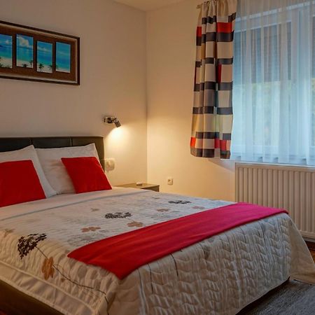 Apartments Paradise Licko Petrovo Selo Экстерьер фото