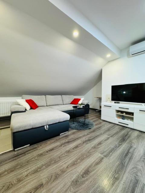 Apartments Paradise Licko Petrovo Selo Экстерьер фото