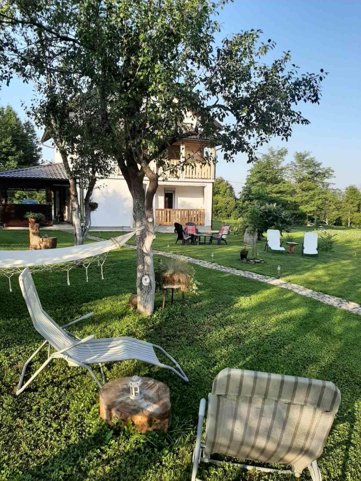 Apartments Paradise Licko Petrovo Selo Экстерьер фото
