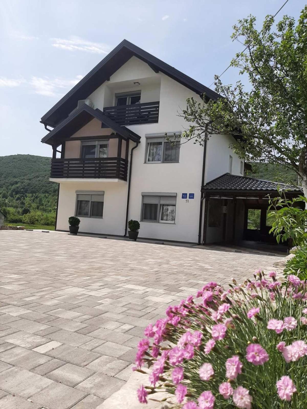 Apartments Paradise Licko Petrovo Selo Экстерьер фото